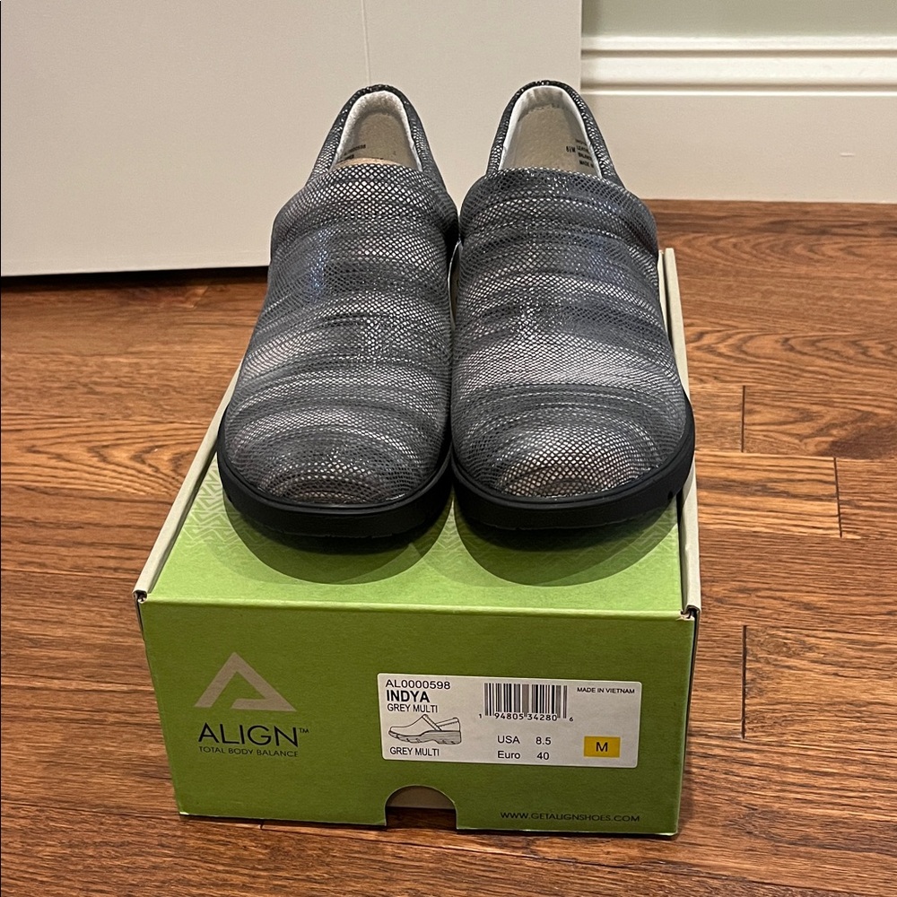 Align Clogs, nurse